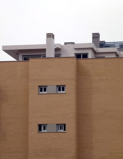 Casas eficientes y sostenibles construidas con módulos de entramado ligero de madera