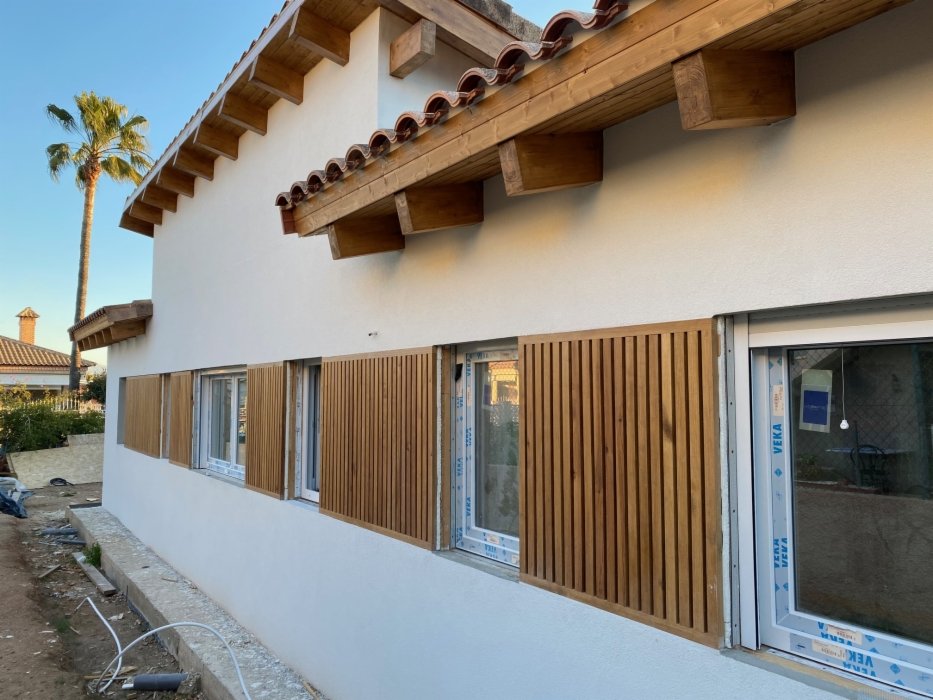 Casas eficientes y sostenibles construidas con módulos de entramado ligero de maderaCasas eficientes y sostenibles construidas con módulos de entramado ligero de madera