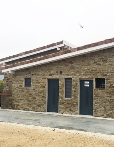 Casas eficientes y sostenibles construidas con módulos de entramado ligero de madera