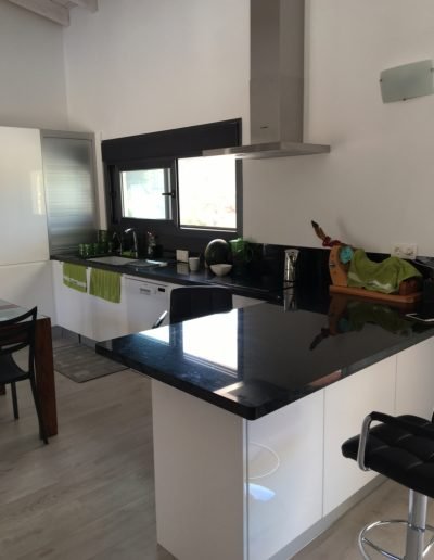 Casas eficientes y sostenibles construidas con módulos de entramado ligero de madera