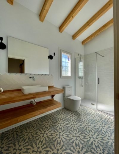 Casas eficientes y sostenibles construidas con módulos de entramado ligero de madera