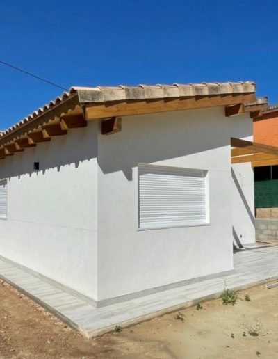 Casas eficientes y sostenibles construidas con módulos de entramado ligero de madera