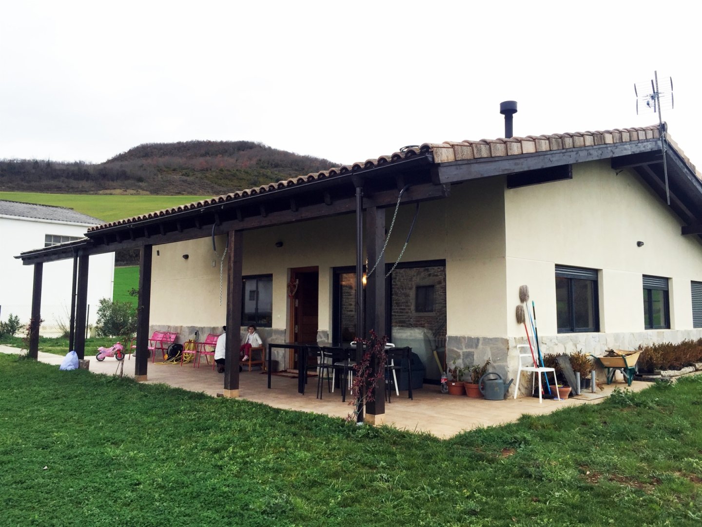 Casas eficientes y sostenibles construidas con módulos de entramado ligero de madera