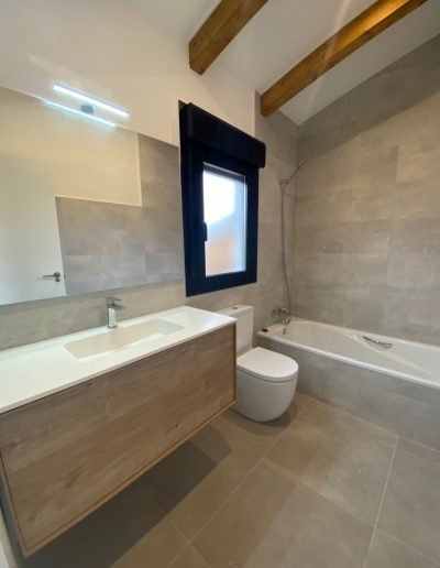 Casas eficientes y sostenibles construidas con módulos de entramado ligero de madera