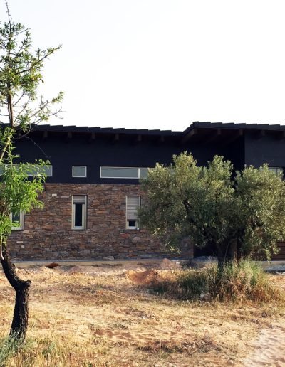 Casas eficientes y sostenibles construidas con módulos de entramado ligero de madera