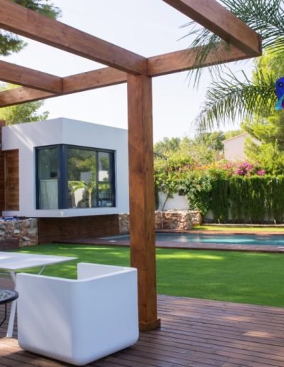 Casas eficientes y sostenibles construidas con módulos de entramado ligero de madera