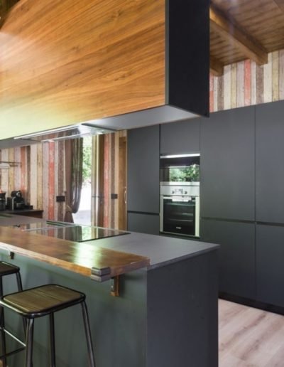 Casas eficientes y sostenibles construidas con módulos de entramado ligero de madera