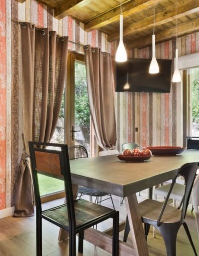 Casas eficientes y sostenibles construidas con módulos de entramado ligero de madera