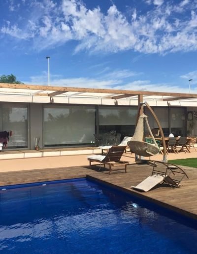 Casas eficientes y sostenibles construidas con módulos de entramado ligero de madera