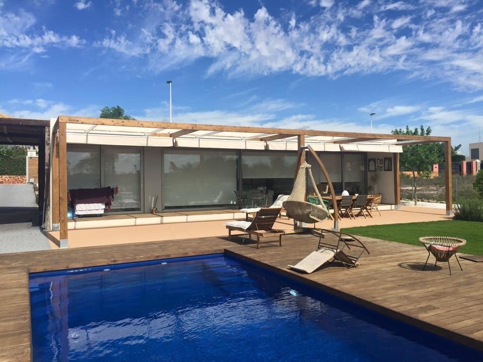 Casas eficientes y sostenibles construidas con módulos de entramado ligero de madera