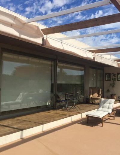 Casas eficientes y sostenibles construidas con módulos de entramado ligero de madera