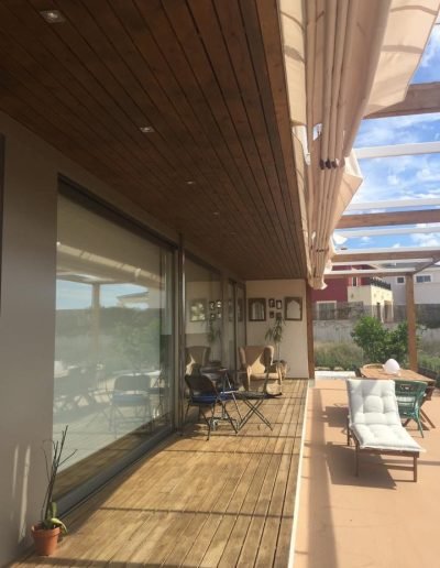 Casas eficientes y sostenibles construidas con módulos de entramado ligero de madera