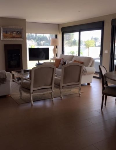 Casas eficientes y sostenibles construidas con módulos de entramado ligero de madera