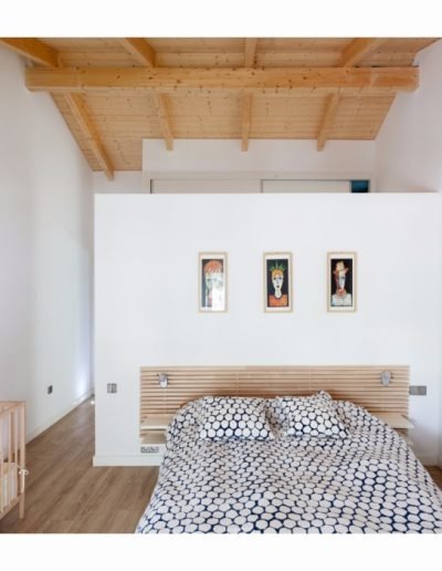 Casas eficientes y sostenibles construidas con módulos de entramado ligero de madera