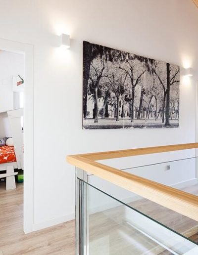 Casas eficientes y sostenibles construidas con módulos de entramado ligero de madera