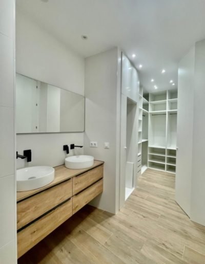 Casas eficientes y sostenibles construidas con módulos de entramado ligero de madera