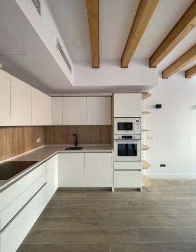 Casas eficientes y sostenibles construidas con módulos de entramado ligero de madera