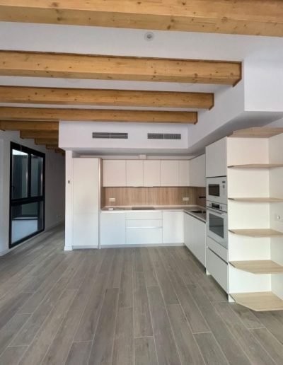 Casas eficientes y sostenibles construidas con módulos de entramado ligero de madera