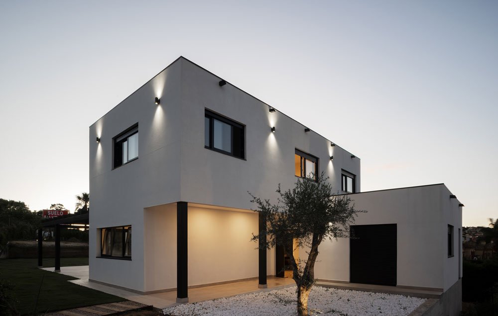 Casas eficientes y sostenibles construidas con módulos de entramado ligero de maderaCasas eficientes y sostenibles construidas con módulos de entramado ligero de madera