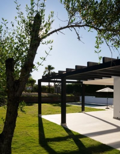 Casas eficientes y sostenibles construidas con módulos de entramado ligero de maderaCasas eficientes y sostenibles construidas con módulos de entramado ligero de madera