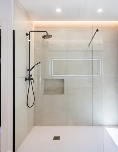 Casas eficientes y sostenibles construidas con módulos de entramado ligero de maderaCasas eficientes y sostenibles construidas con módulos de entramado ligero de madera