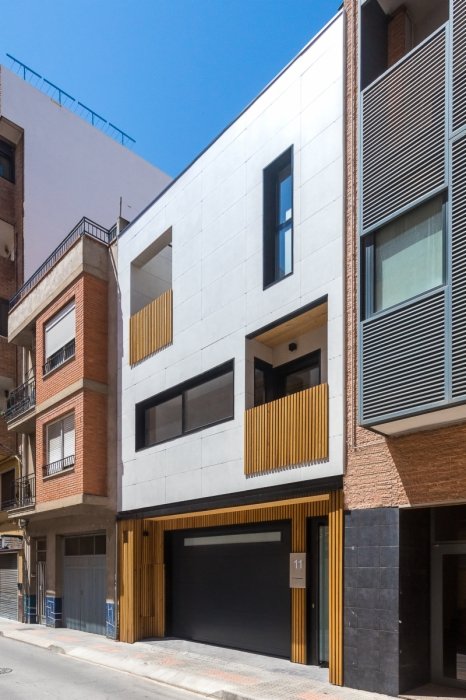 Casas eficientes y sostenibles construidas con módulos de entramado ligero de maderaCasas eficientes y sostenibles construidas con módulos de entramado ligero de madera